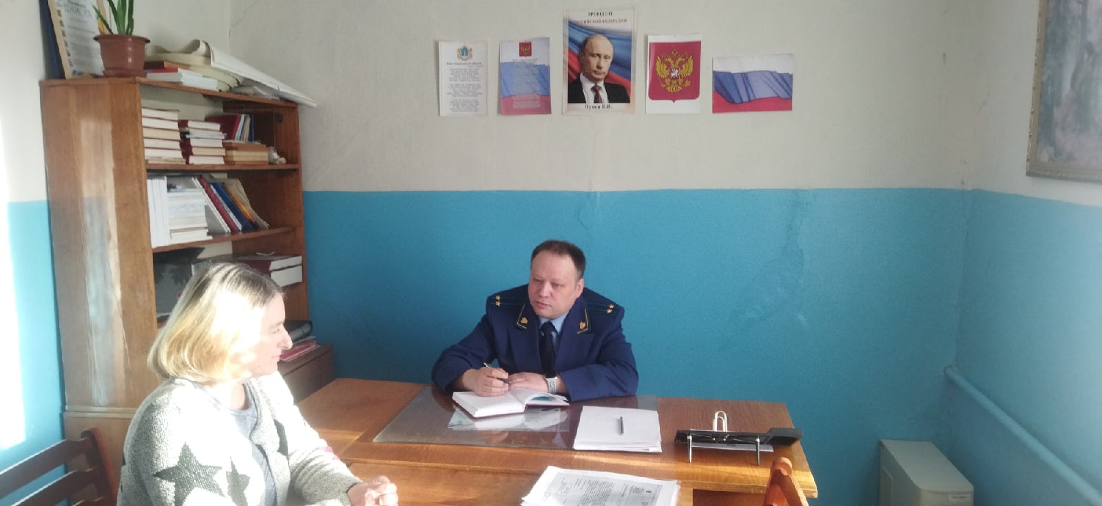 Прокурор Павловского района Коротков Е.В. провел выездной личный приём в администрации МО «Баклушинское сельское поселение»..